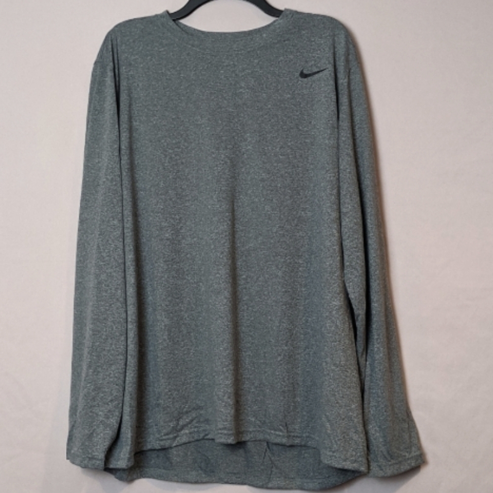 Nike Gray Long Sleeve Dri-Fit Training Tee size Medium